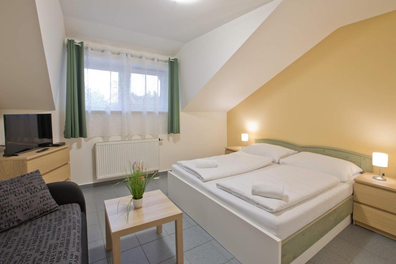 Sindlovska Krcma Hotel Чешка Будьовица Екстериор снимка