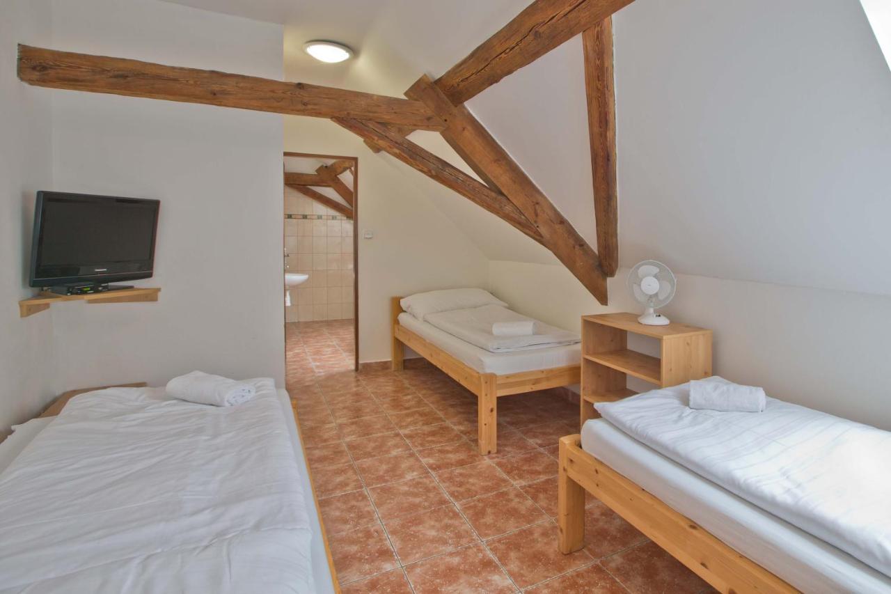 Sindlovska Krcma Hotel Чешка Будьовица Екстериор снимка