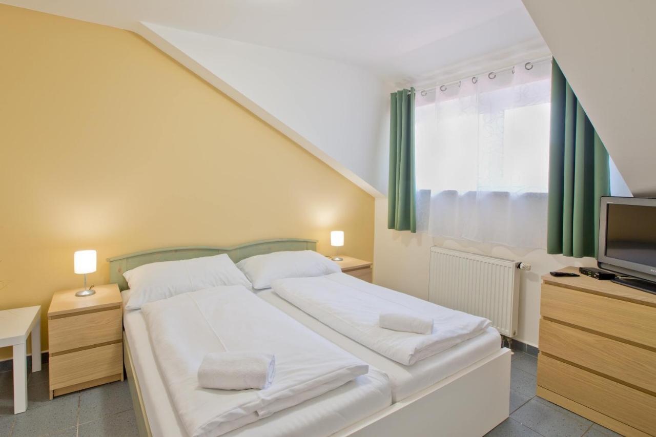 Sindlovska Krcma Hotel Чешка Будьовица Екстериор снимка