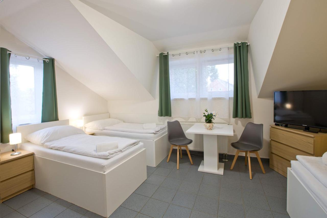 Sindlovska Krcma Hotel Чешка Будьовица Екстериор снимка