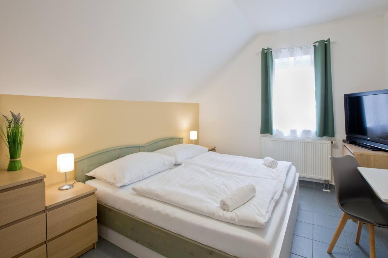 Sindlovska Krcma Hotel Чешка Будьовица Екстериор снимка