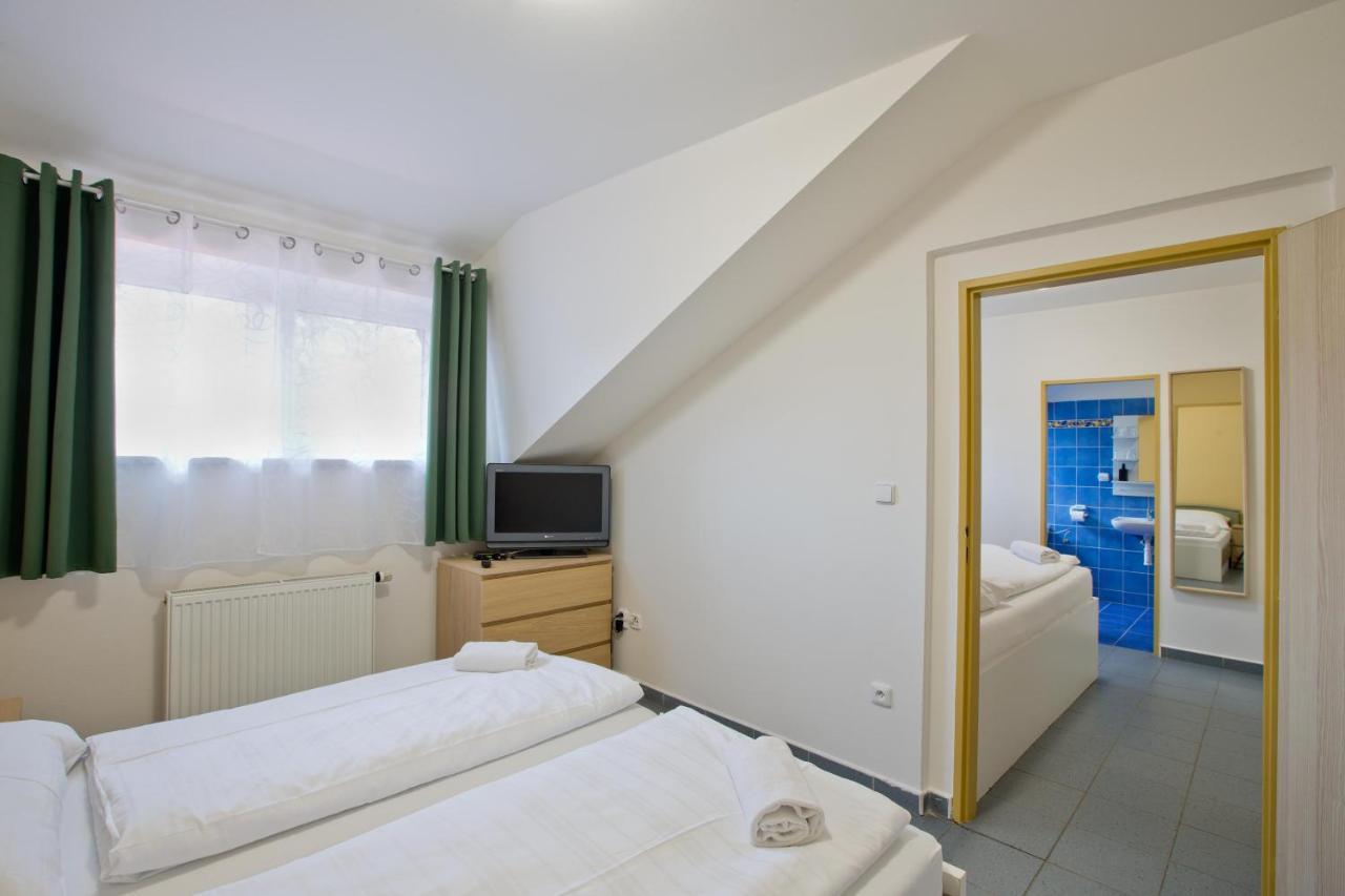 Sindlovska Krcma Hotel Чешка Будьовица Екстериор снимка