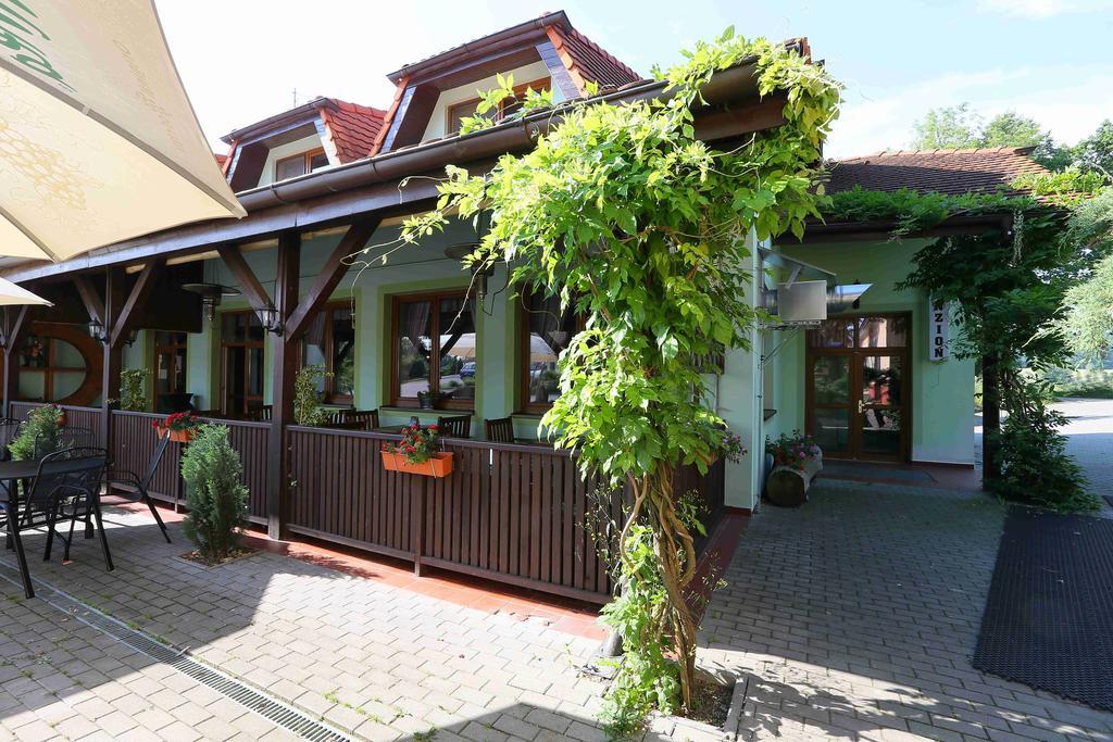 Sindlovska Krcma Hotel Чешка Будьовица Екстериор снимка