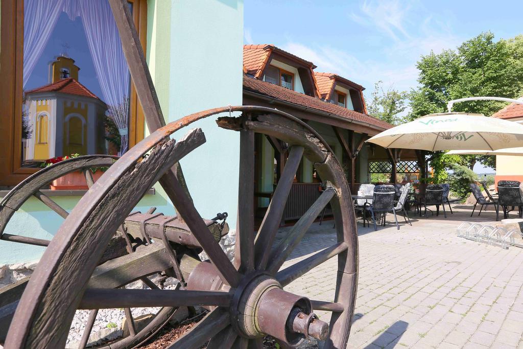 Sindlovska Krcma Hotel Чешка Будьовица Екстериор снимка