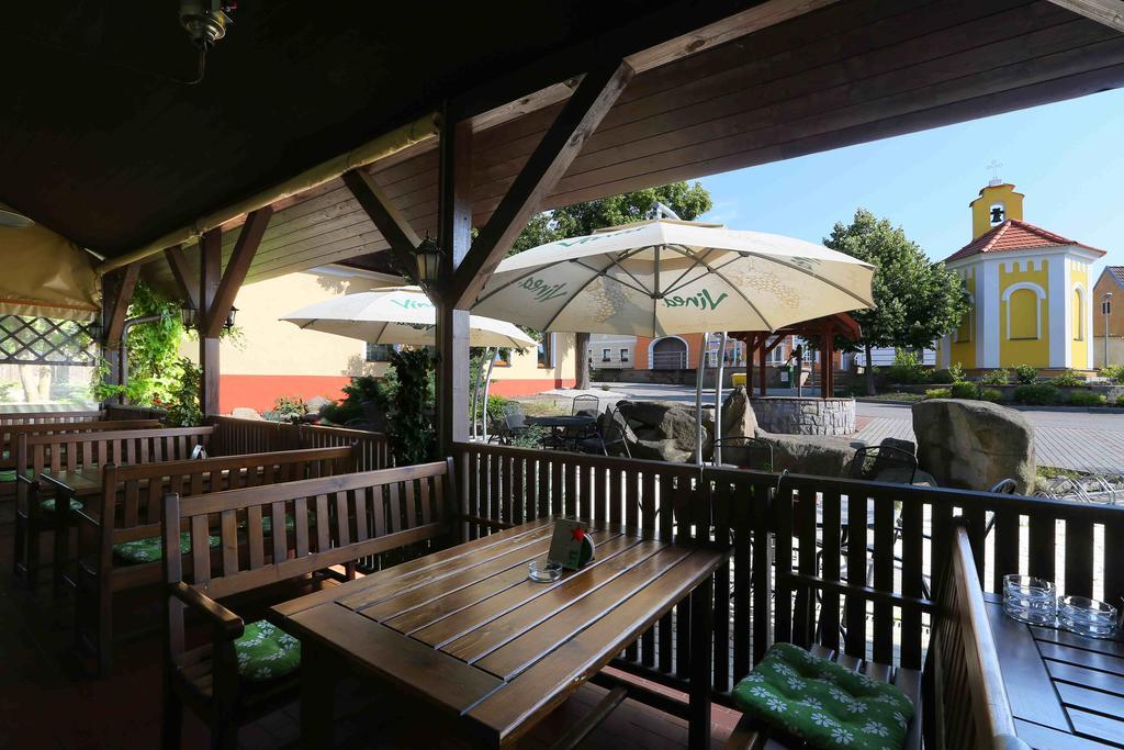 Sindlovska Krcma Hotel Чешка Будьовица Екстериор снимка