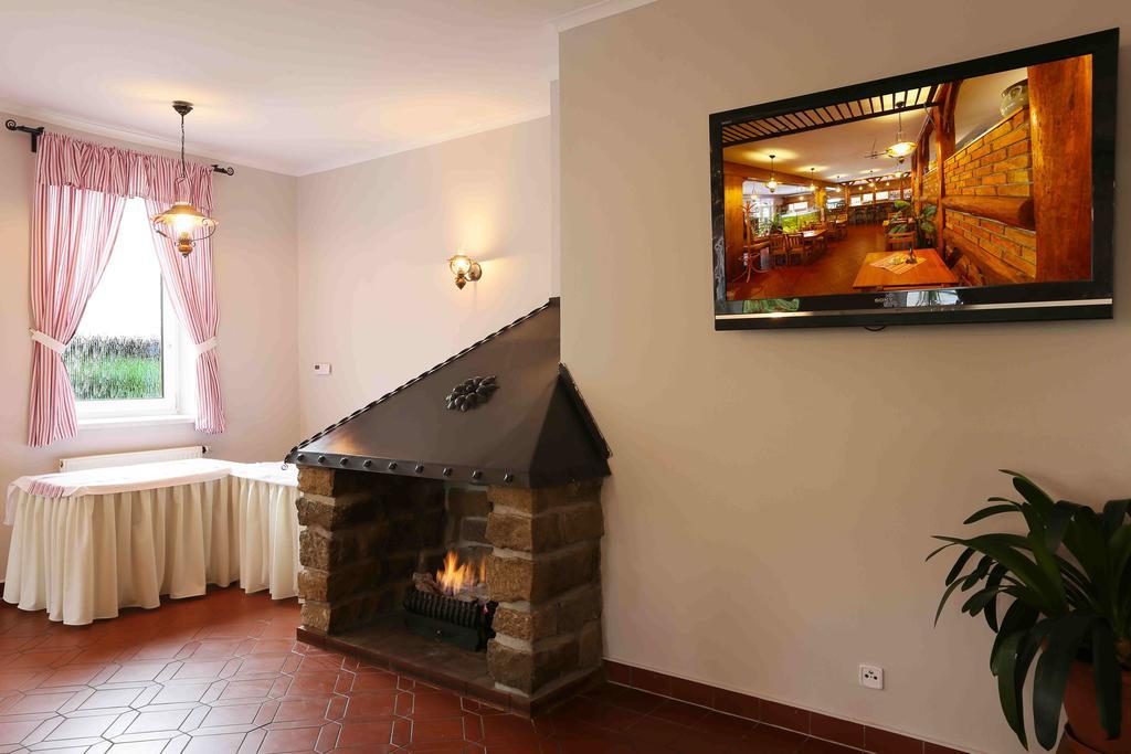 Sindlovska Krcma Hotel Чешка Будьовица Екстериор снимка