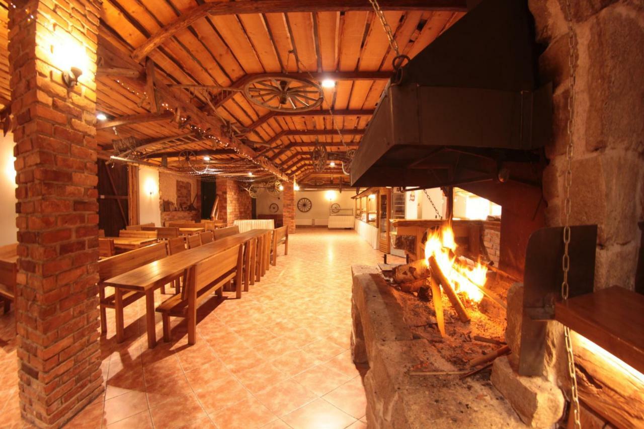 Sindlovska Krcma Hotel Чешка Будьовица Екстериор снимка